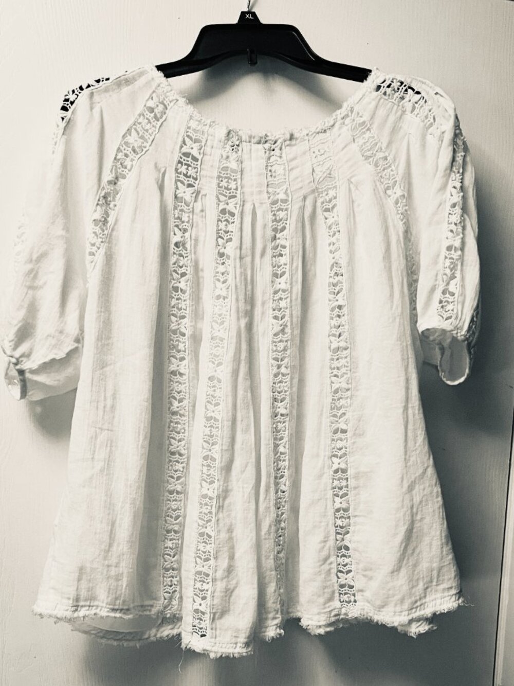 Anthropologie Eri + Ali Sz L white blouse with butterfly lace w distressed hems - Picture 2 of 11